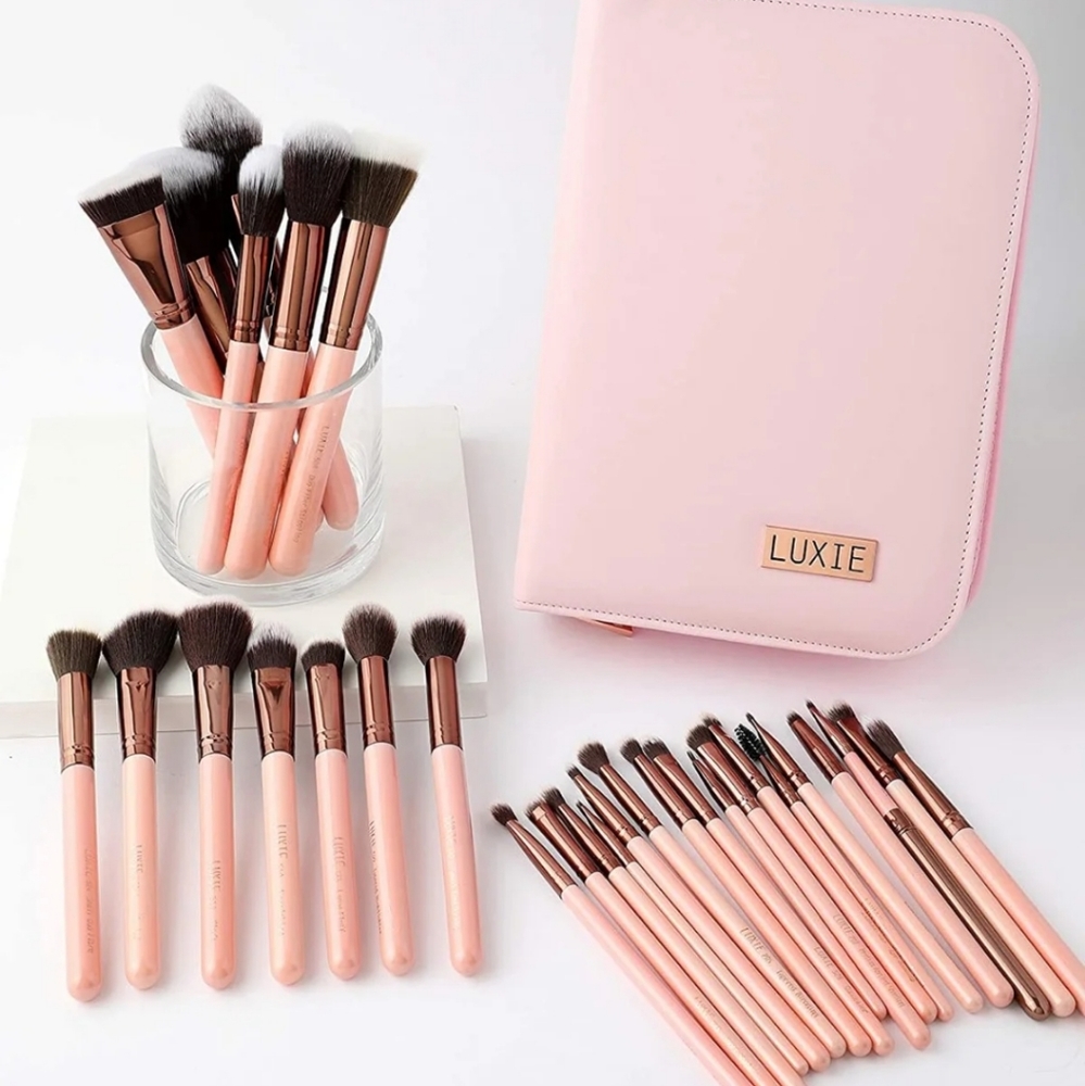 LUXIE 30 PIECE BRUSH SET - ROSE GOLD
Brush Set
